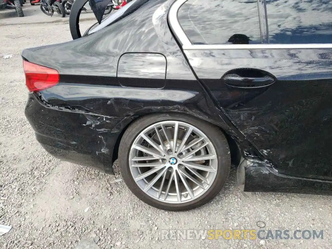 9 Photograph of a damaged car WBAJE5C5XKWW12438 BMW 5 SERIES 2019