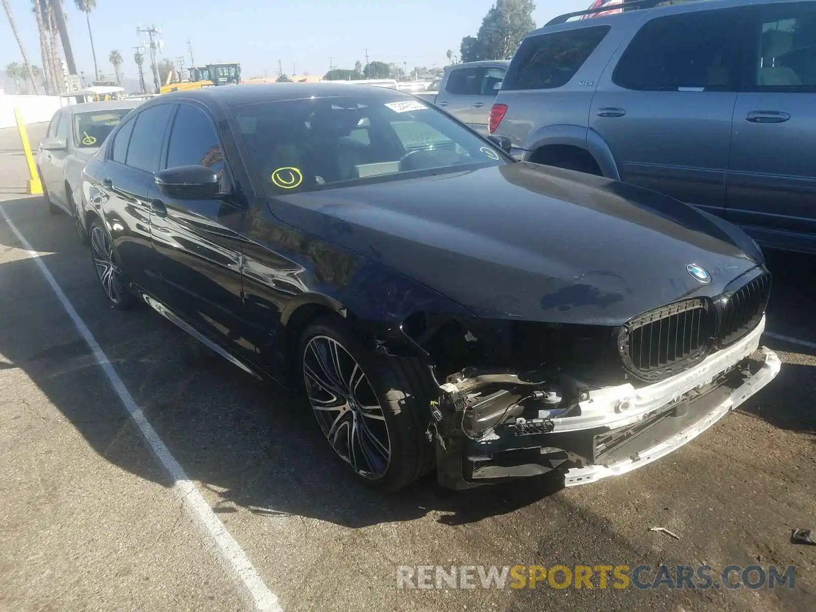1 Фотография поврежденного автомобиля WBAJE5C5XKWW19549 BMW 5 SERIES 2019