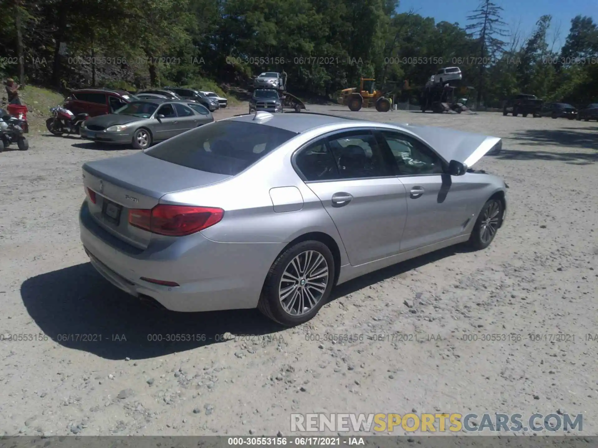 4 Photograph of a damaged car WBAJE7C50KWD55689 BMW 5 SERIES 2019