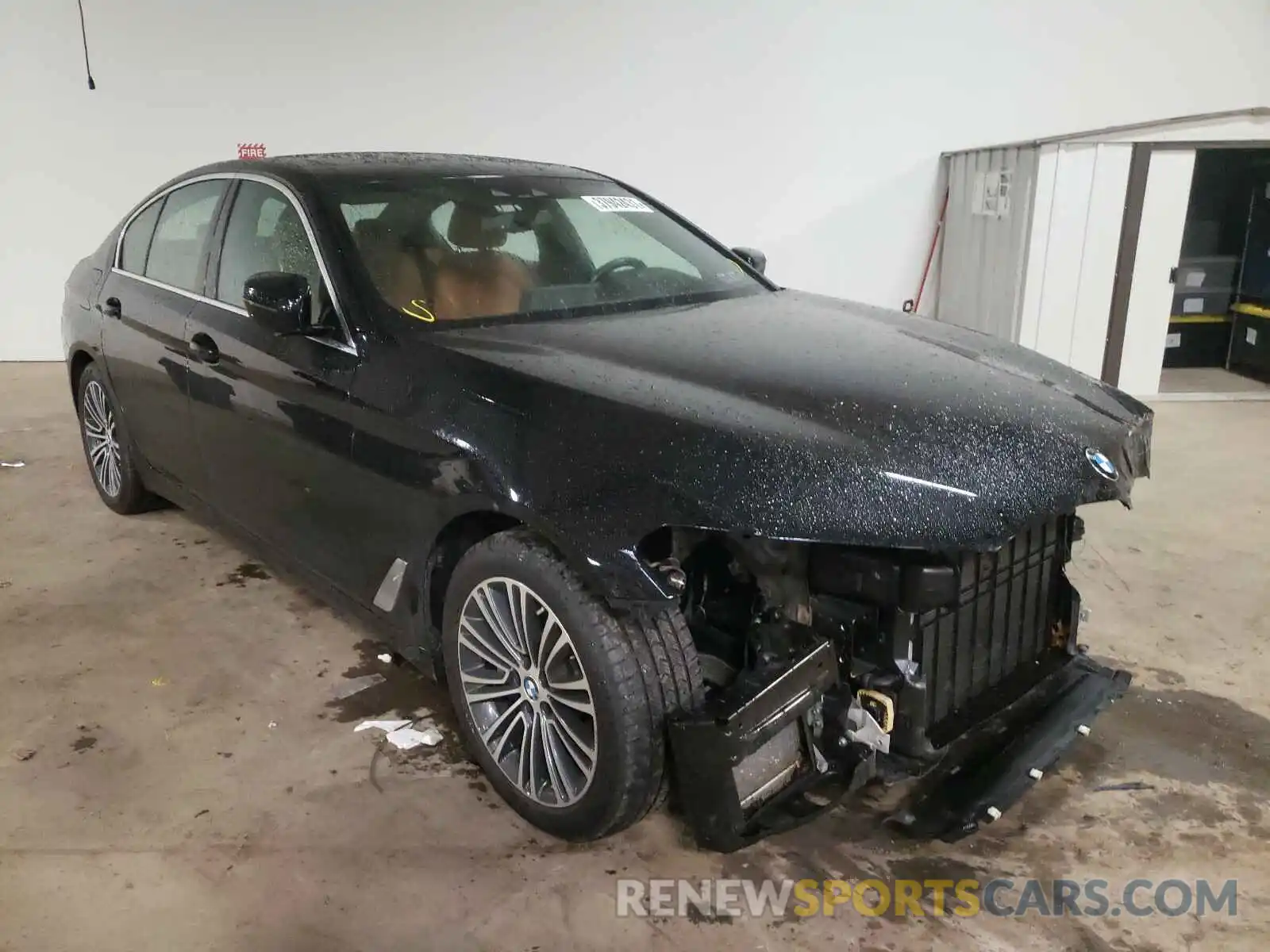1 Фотография поврежденного автомобиля WBAJE7C50KWW03386 BMW 5 SERIES 2019