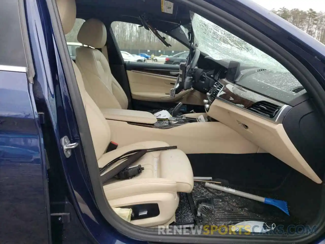 5 Photograph of a damaged car WBAJE7C50KWW14372 BMW 5 SERIES 2019