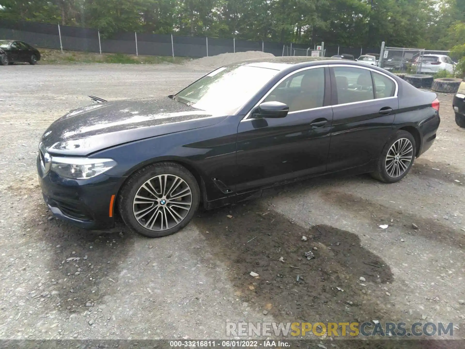 2 Фотография поврежденного автомобиля WBAJE7C50KWW22861 BMW 5 SERIES 2019