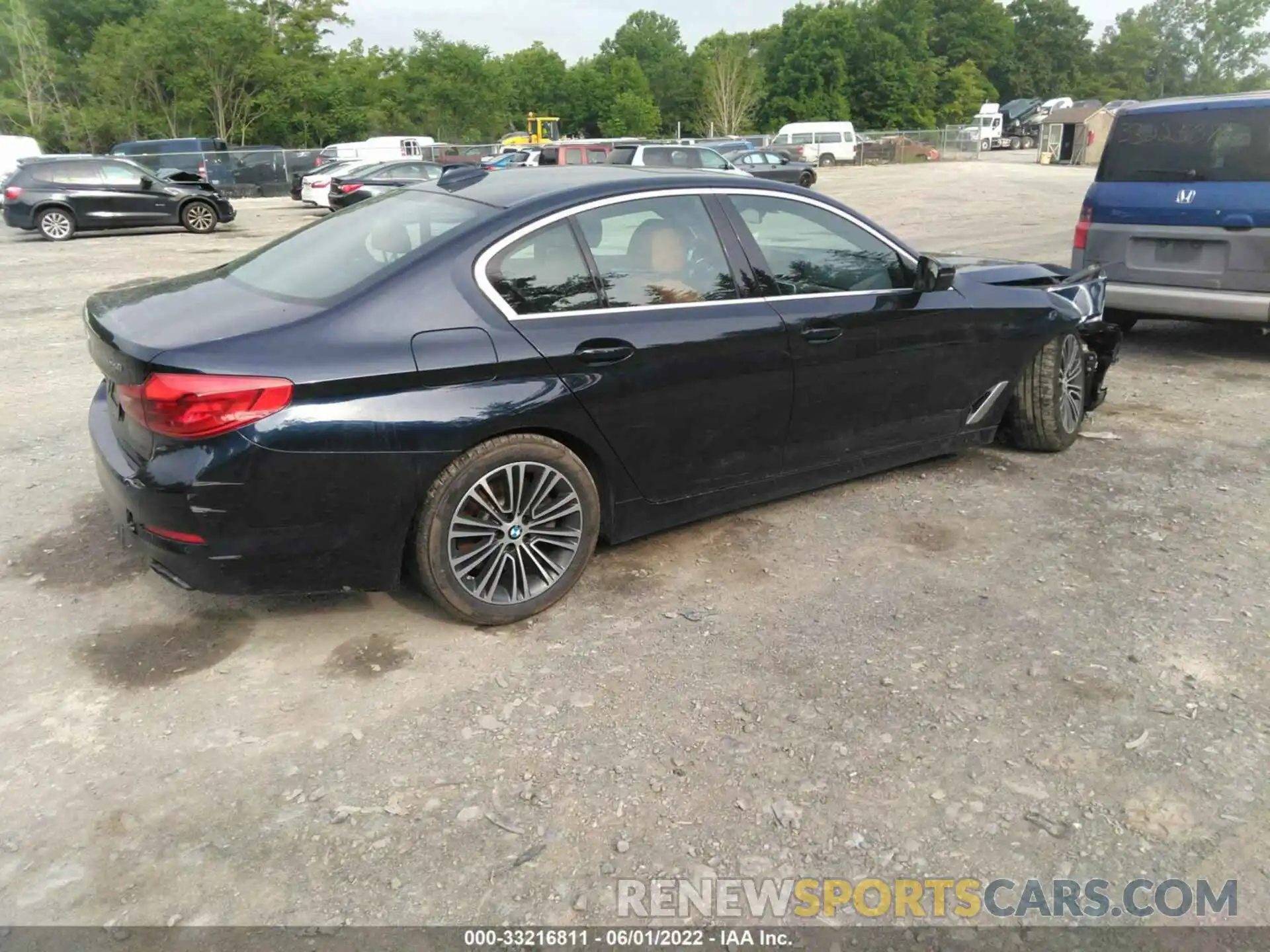 4 Photograph of a damaged car WBAJE7C50KWW22861 BMW 5 SERIES 2019