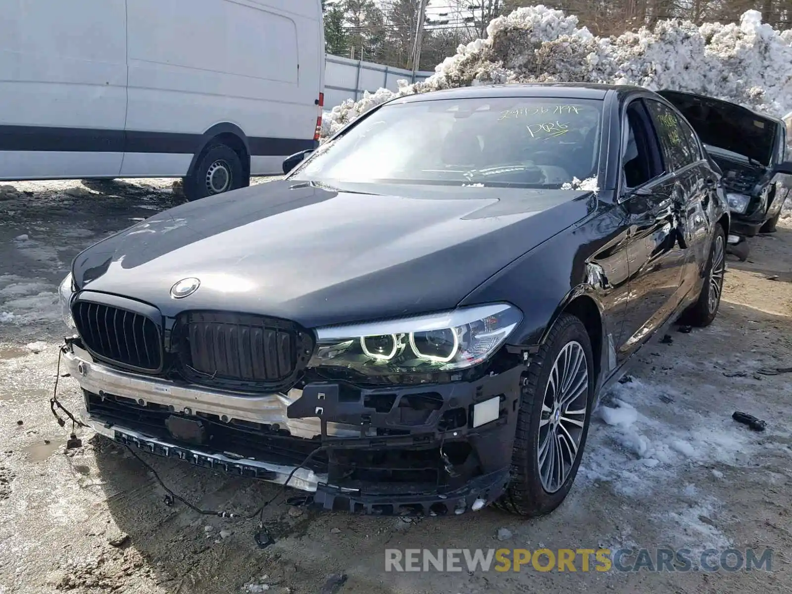 2 Фотография поврежденного автомобиля WBAJE7C51KWD55068 BMW 5 SERIES 2019