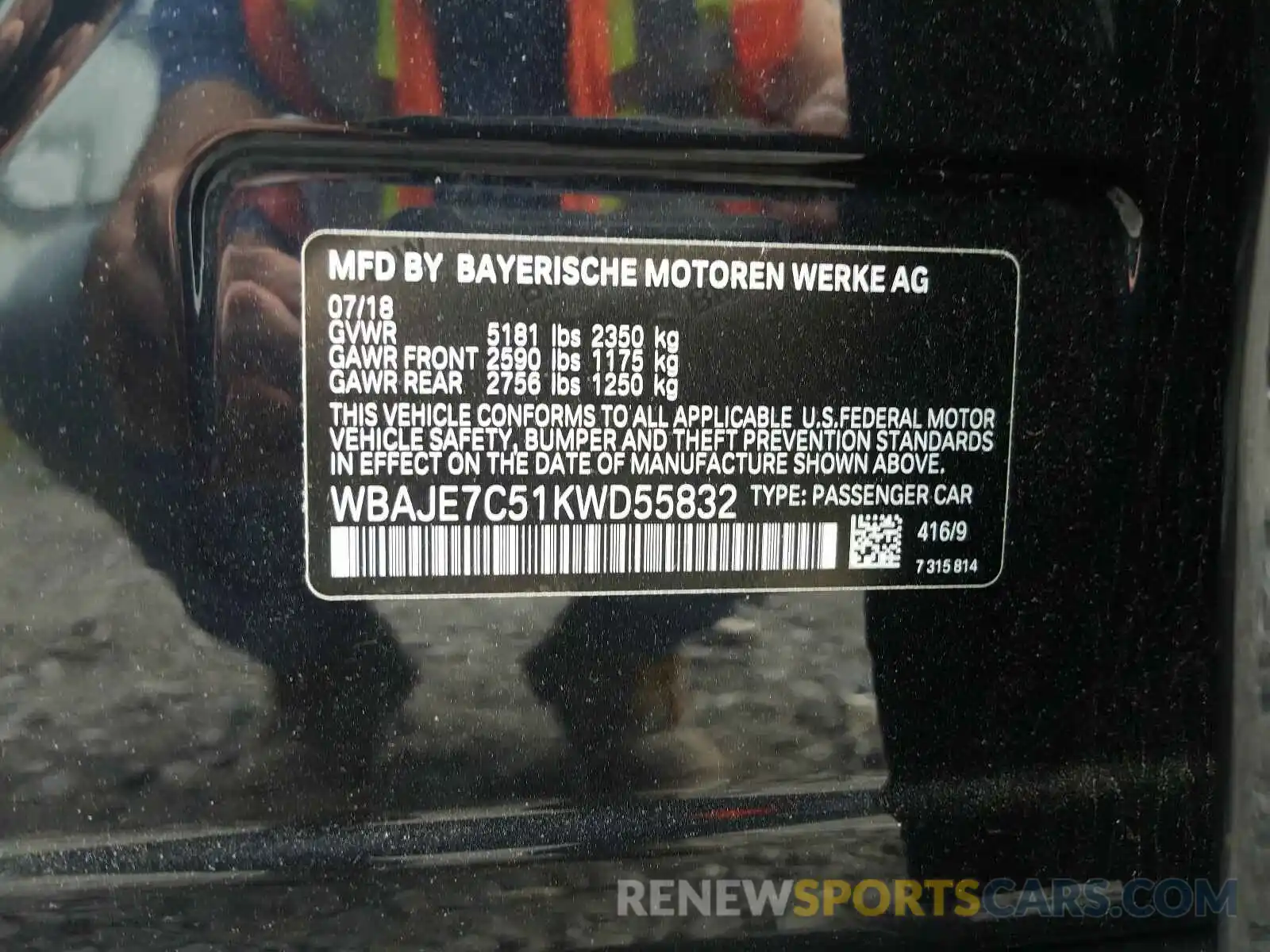 10 Photograph of a damaged car WBAJE7C51KWD55832 BMW 5 SERIES 2019