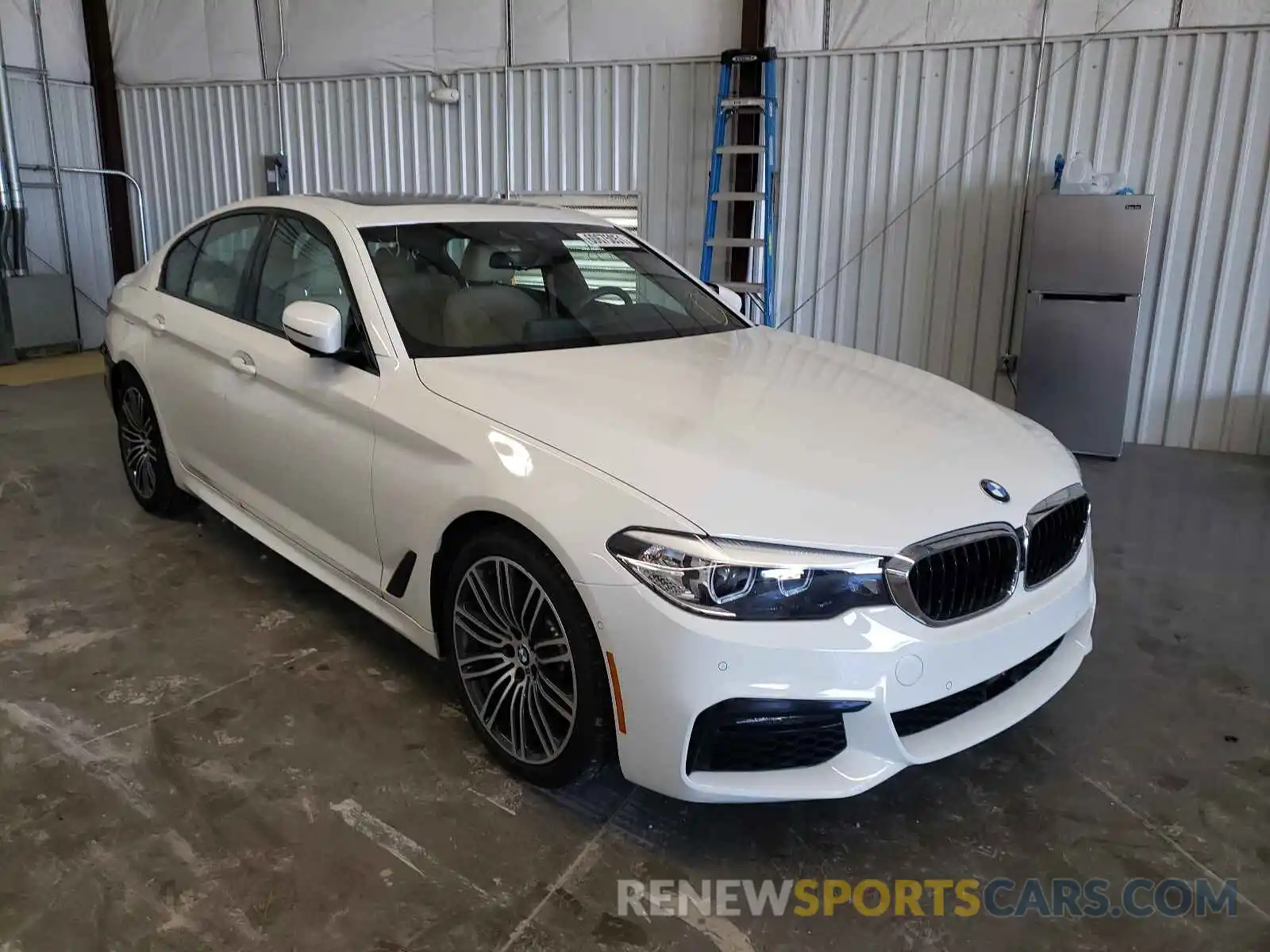 1 Photograph of a damaged car WBAJE7C51KWW10251 BMW 5 SERIES 2019