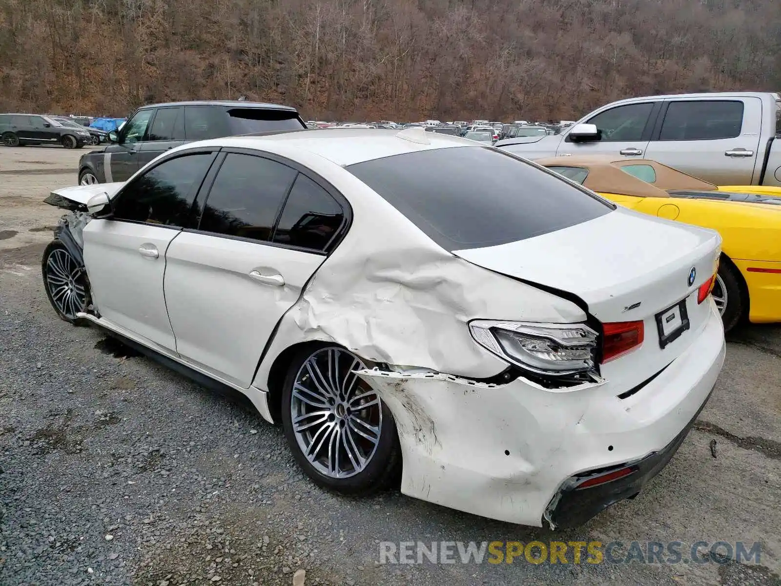 3 Фотография поврежденного автомобиля WBAJE7C53KWW14804 BMW 5 SERIES 2019