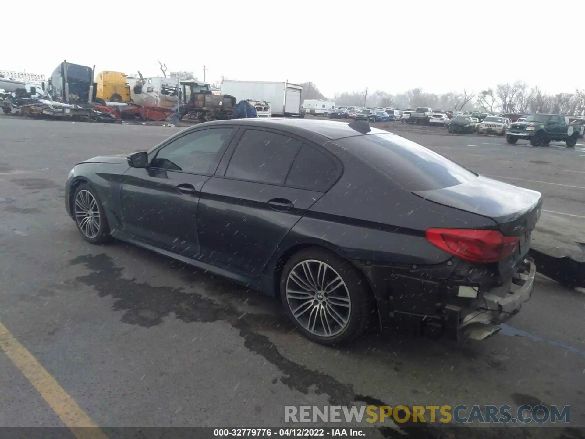 3 Фотография поврежденного автомобиля WBAJE7C54KWD53833 BMW 5 SERIES 2019