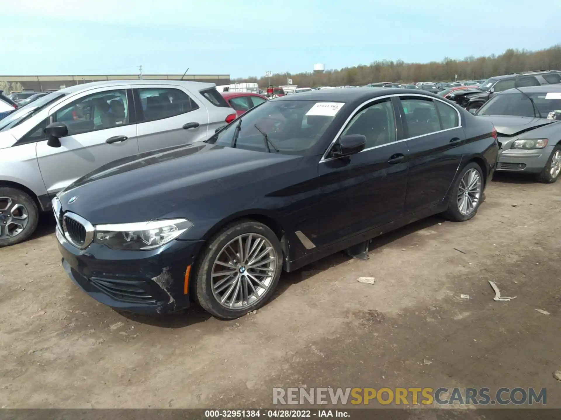 2 Фотография поврежденного автомобиля WBAJE7C54KWD55355 BMW 5 SERIES 2019