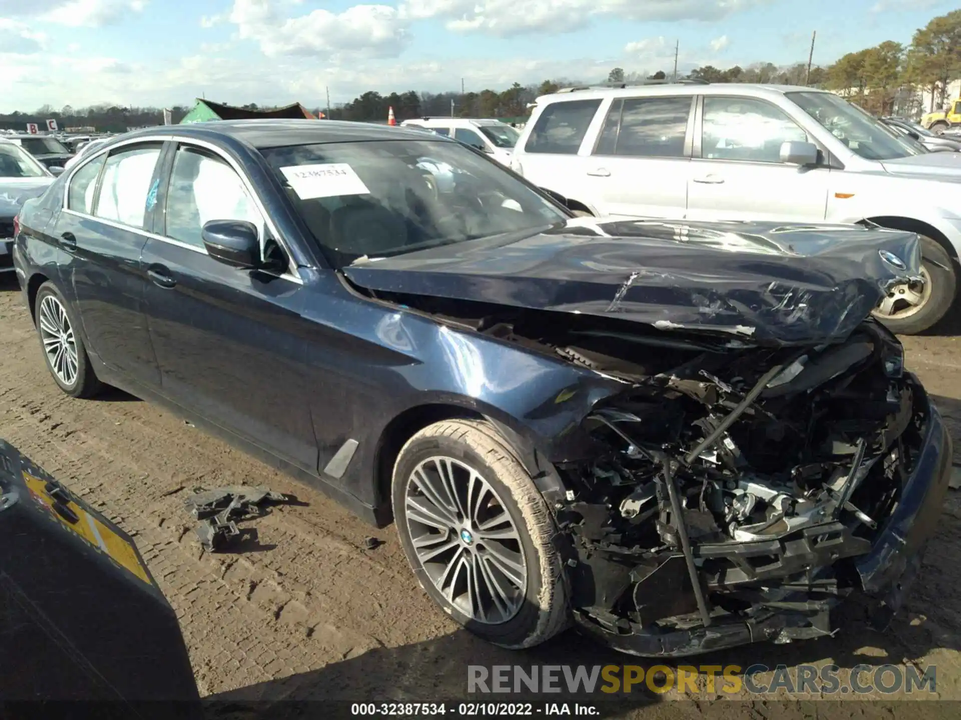 1 Photograph of a damaged car WBAJE7C54KWW13483 BMW 5 SERIES 2019