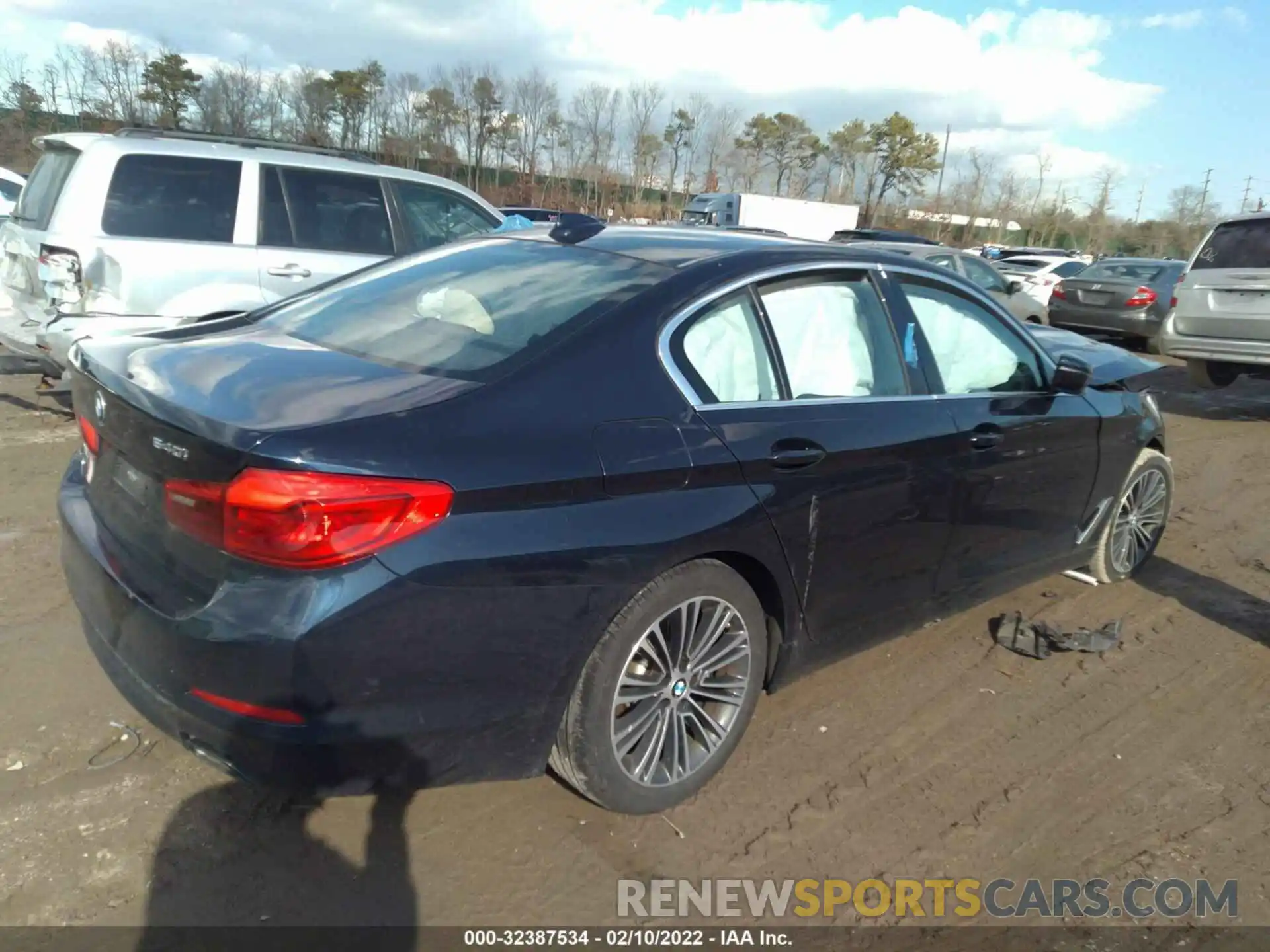 4 Photograph of a damaged car WBAJE7C54KWW13483 BMW 5 SERIES 2019