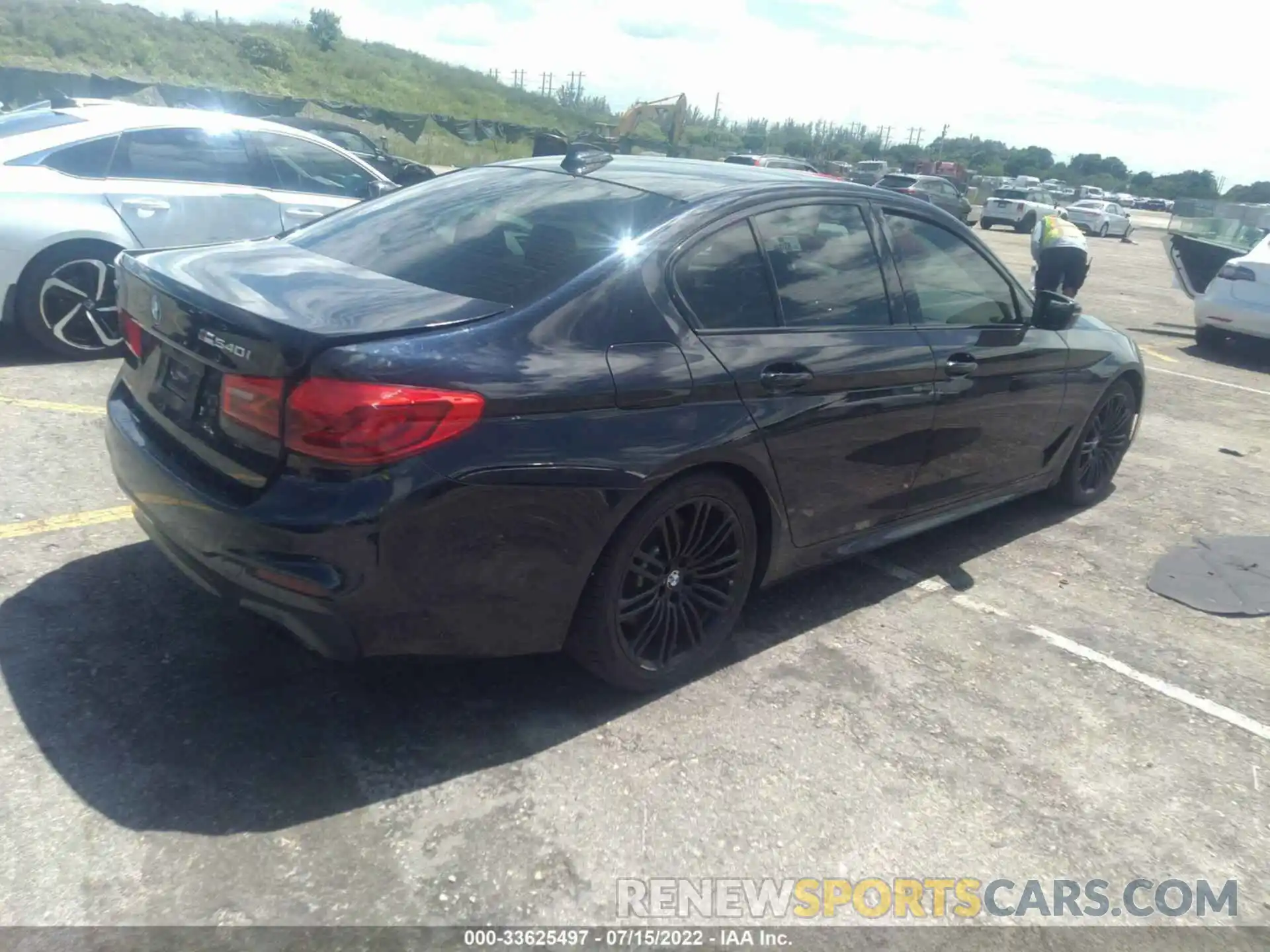 4 Photograph of a damaged car WBAJE7C55KWW12908 BMW 5 SERIES 2019