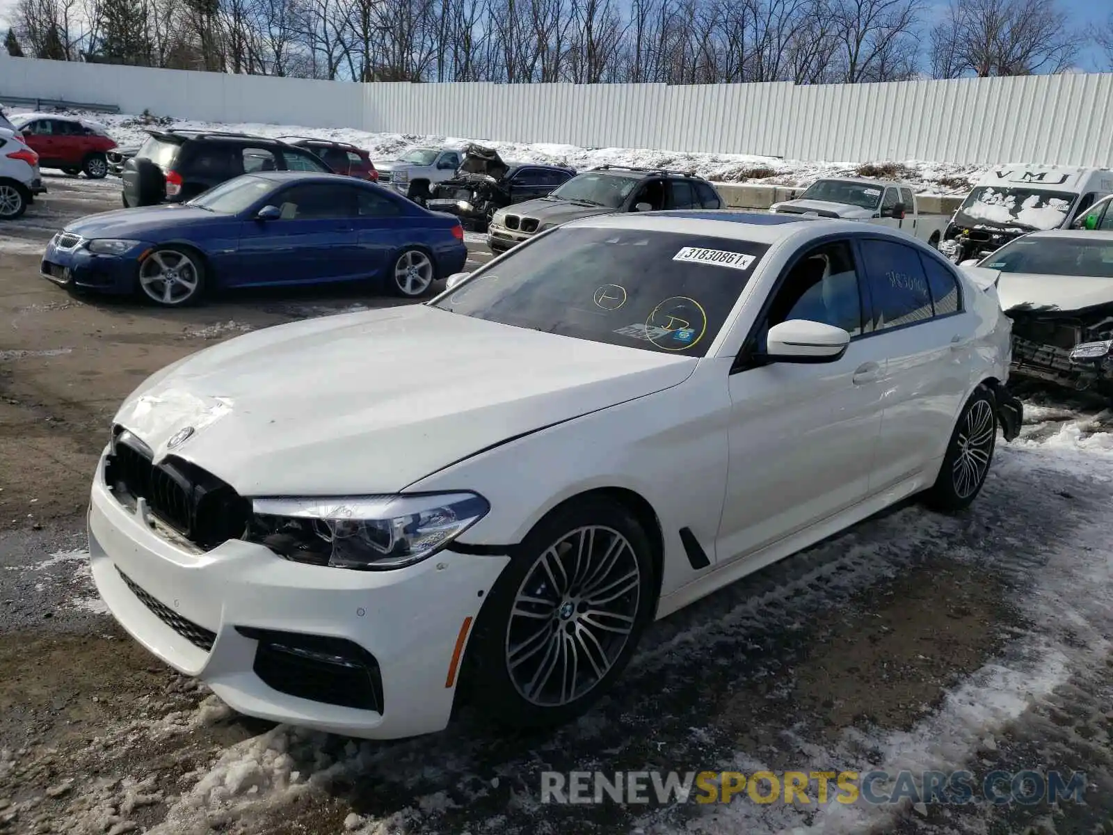 2 Фотография поврежденного автомобиля WBAJE7C55KWW23780 BMW 5 SERIES 2019