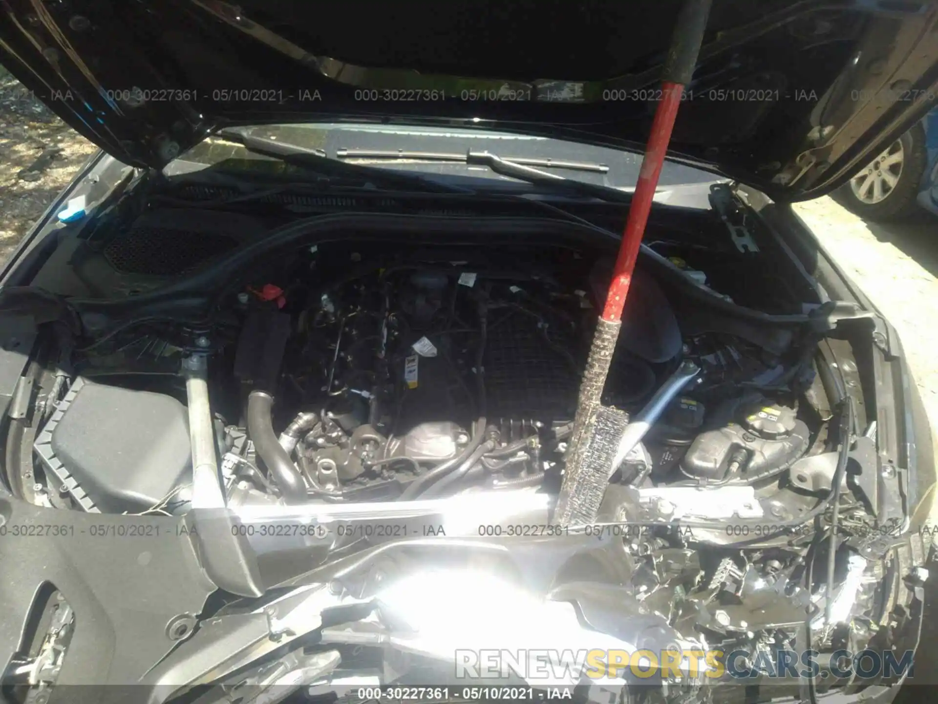 10 Photograph of a damaged car WBAJE7C55KWW25433 BMW 5 SERIES 2019