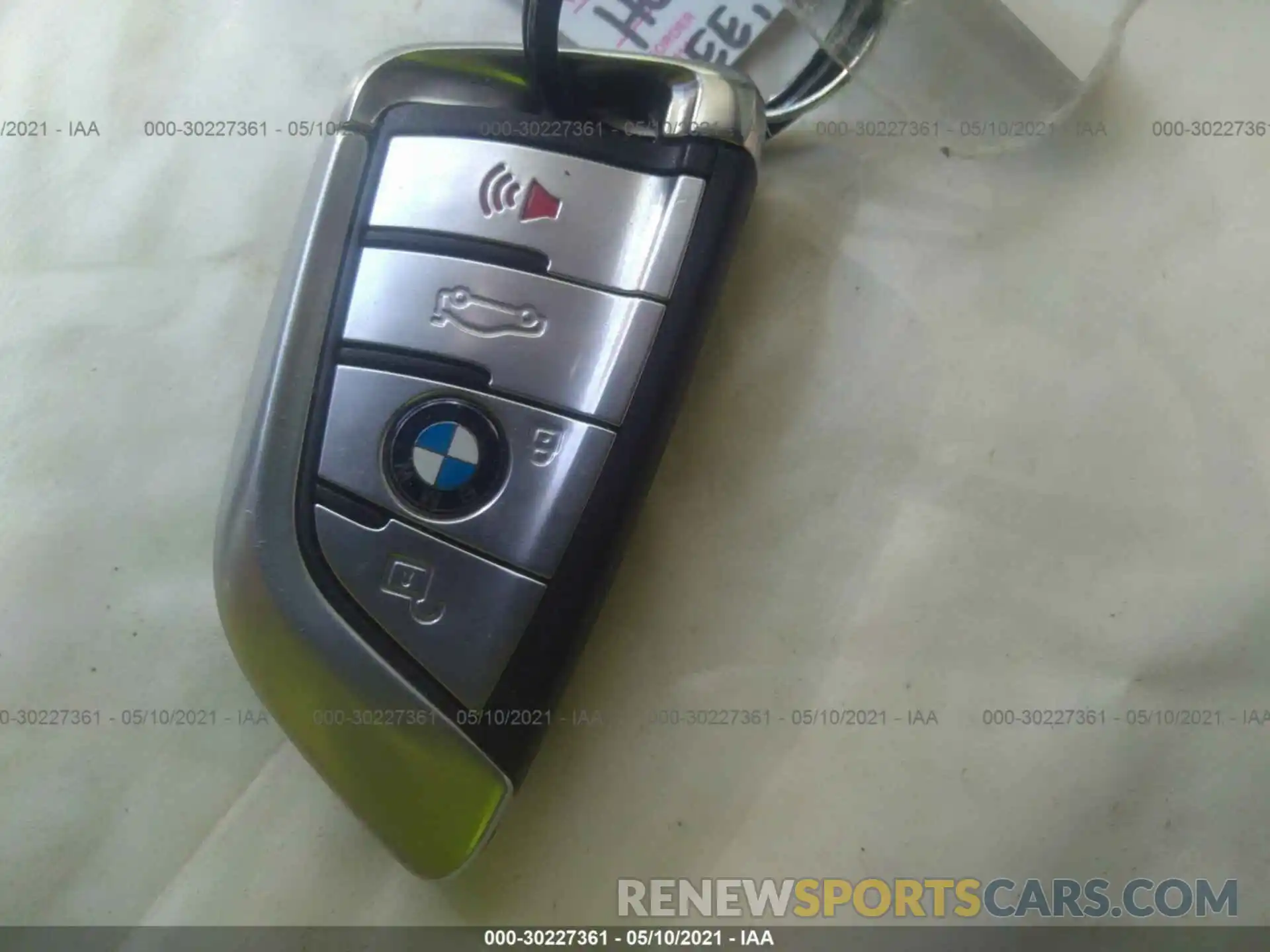 11 Photograph of a damaged car WBAJE7C55KWW25433 BMW 5 SERIES 2019