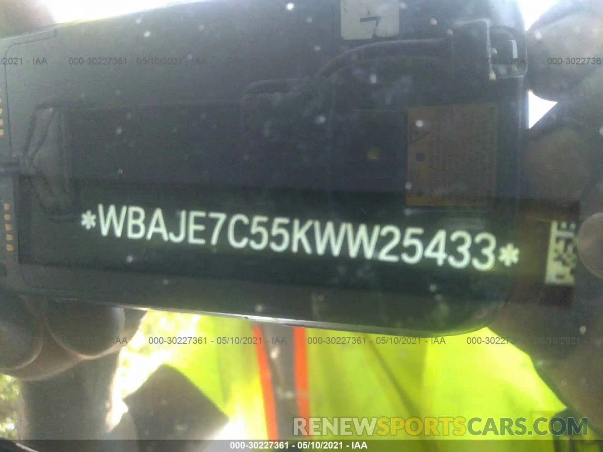 9 Photograph of a damaged car WBAJE7C55KWW25433 BMW 5 SERIES 2019