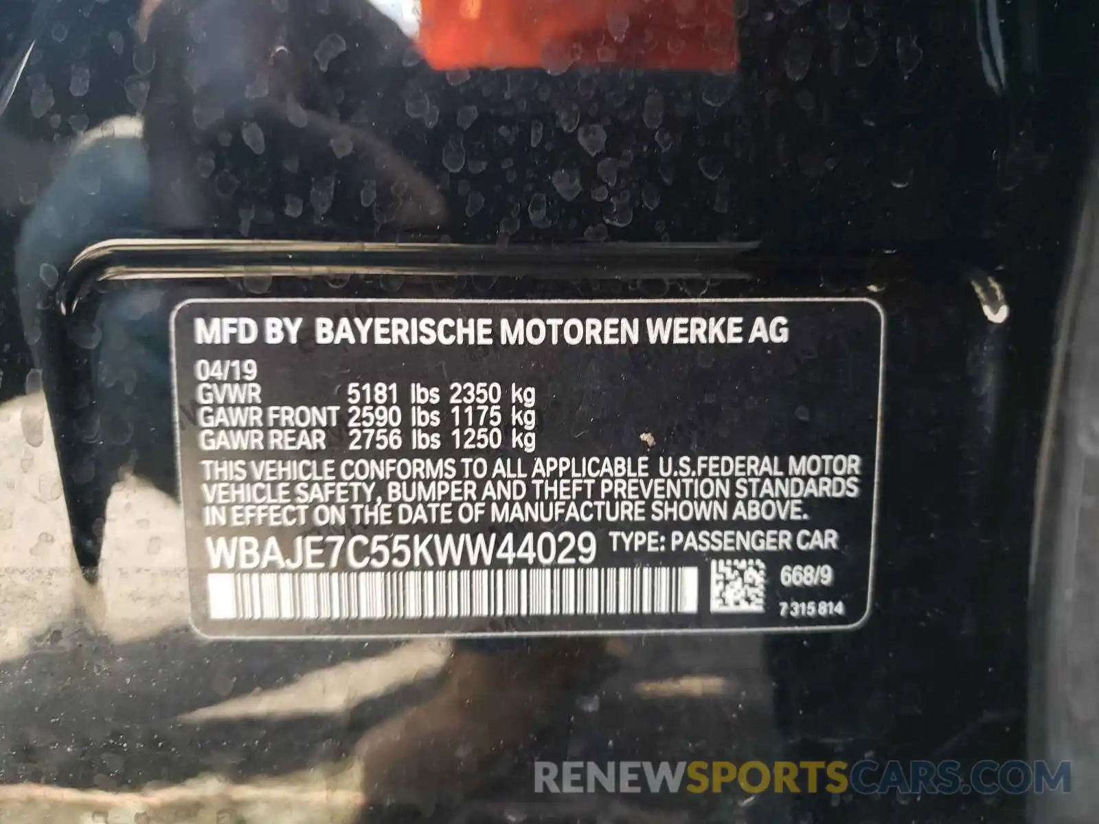 10 Photograph of a damaged car WBAJE7C55KWW44029 BMW 5 SERIES 2019