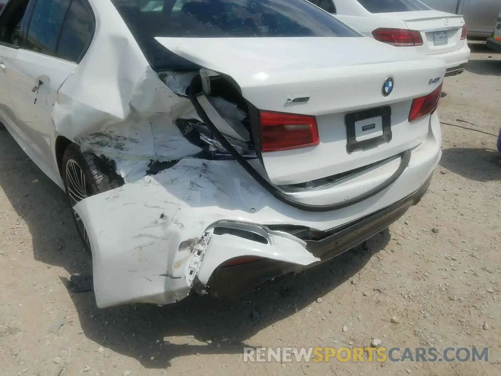 9 Photograph of a damaged car WBAJE7C56KG892803 BMW 5 SERIES 2019