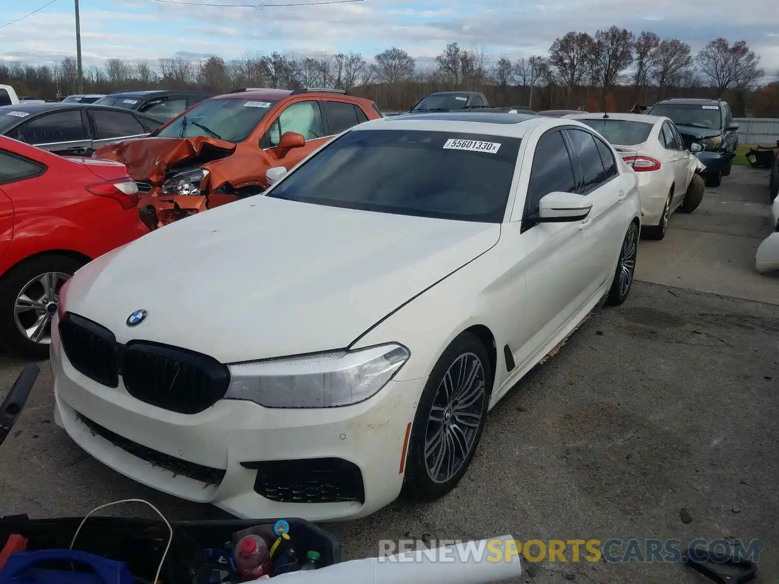 2 Фотография поврежденного автомобиля WBAJE7C56KWW27742 BMW 5 SERIES 2019