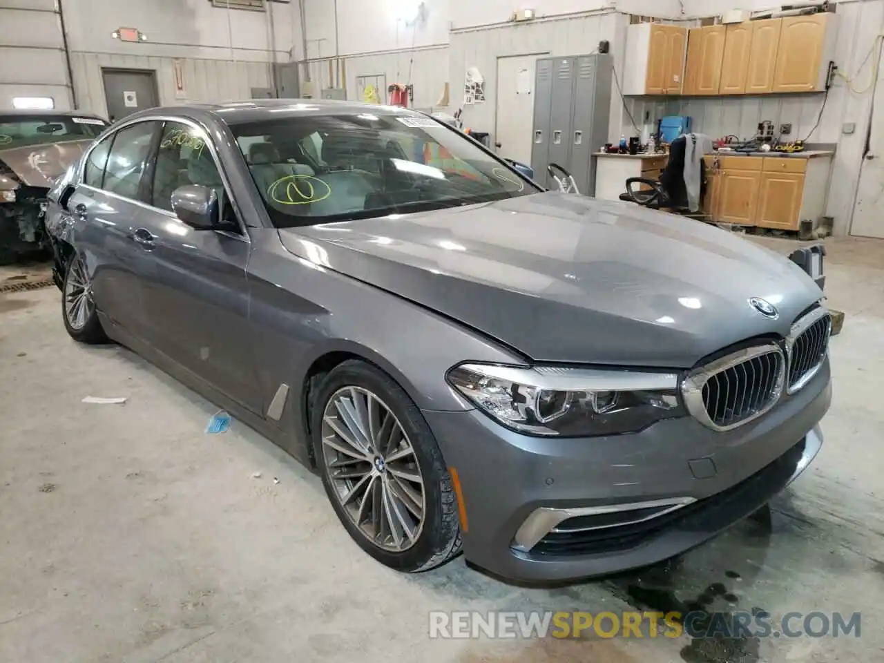 1 Photograph of a damaged car WBAJE7C57KG892745 BMW 5 SERIES 2019