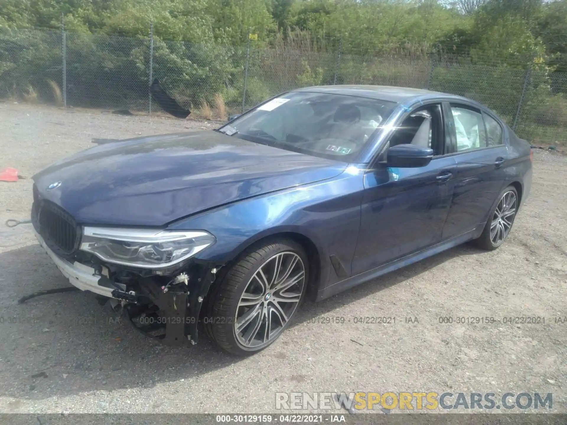 2 Фотография поврежденного автомобиля WBAJE7C57KWD55625 BMW 5 SERIES 2019