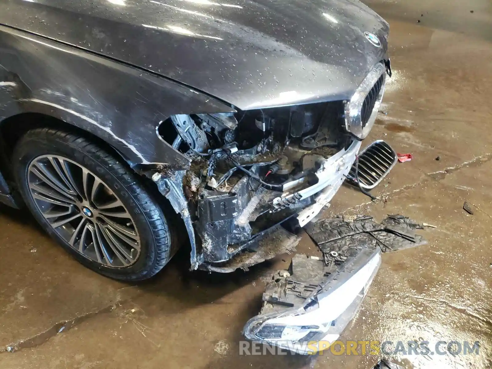 9 Photograph of a damaged car WBAJE7C57KWW09105 BMW 5 SERIES 2019