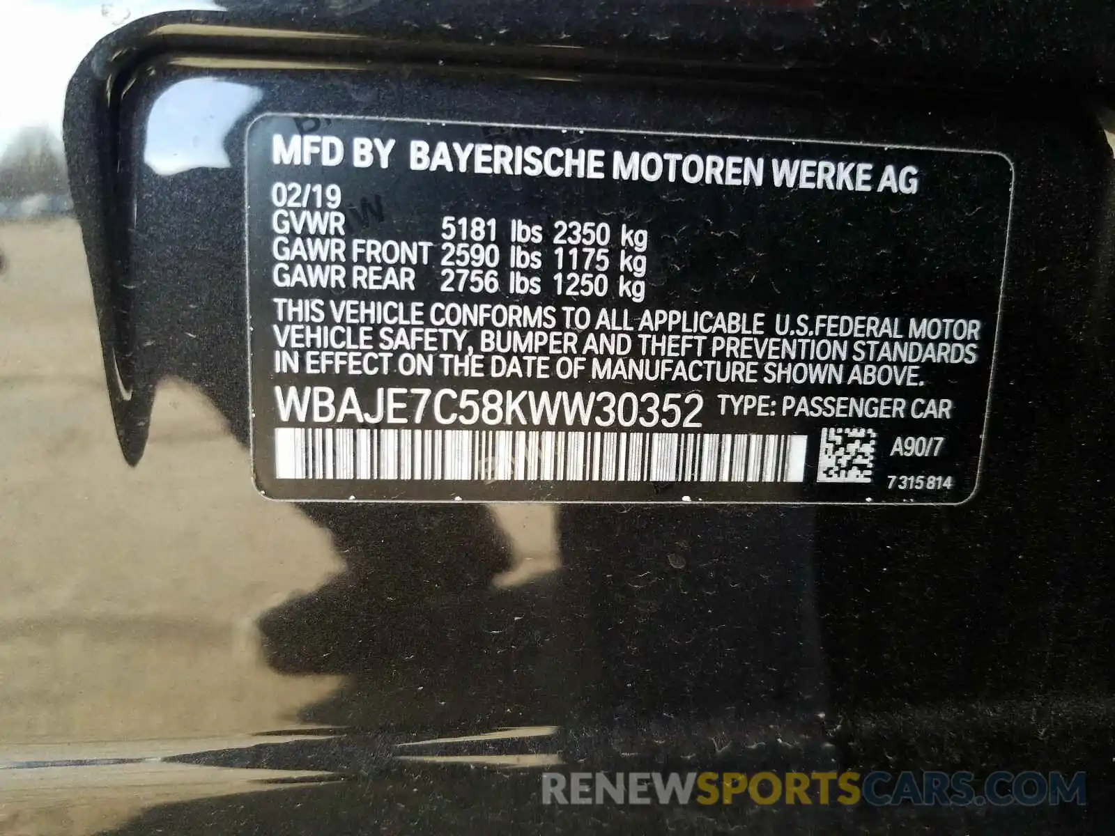 10 Photograph of a damaged car WBAJE7C58KWW30352 BMW 5 SERIES 2019