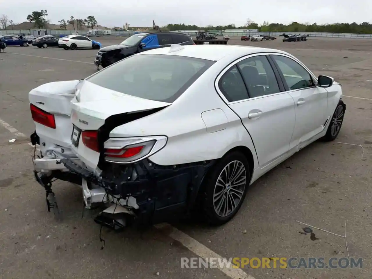 4 Фотография поврежденного автомобиля WBAJE7C59KG892634 BMW 5 SERIES 2019