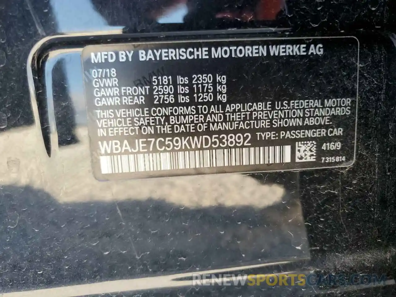 10 Photograph of a damaged car WBAJE7C59KWD53892 BMW 5 SERIES 2019