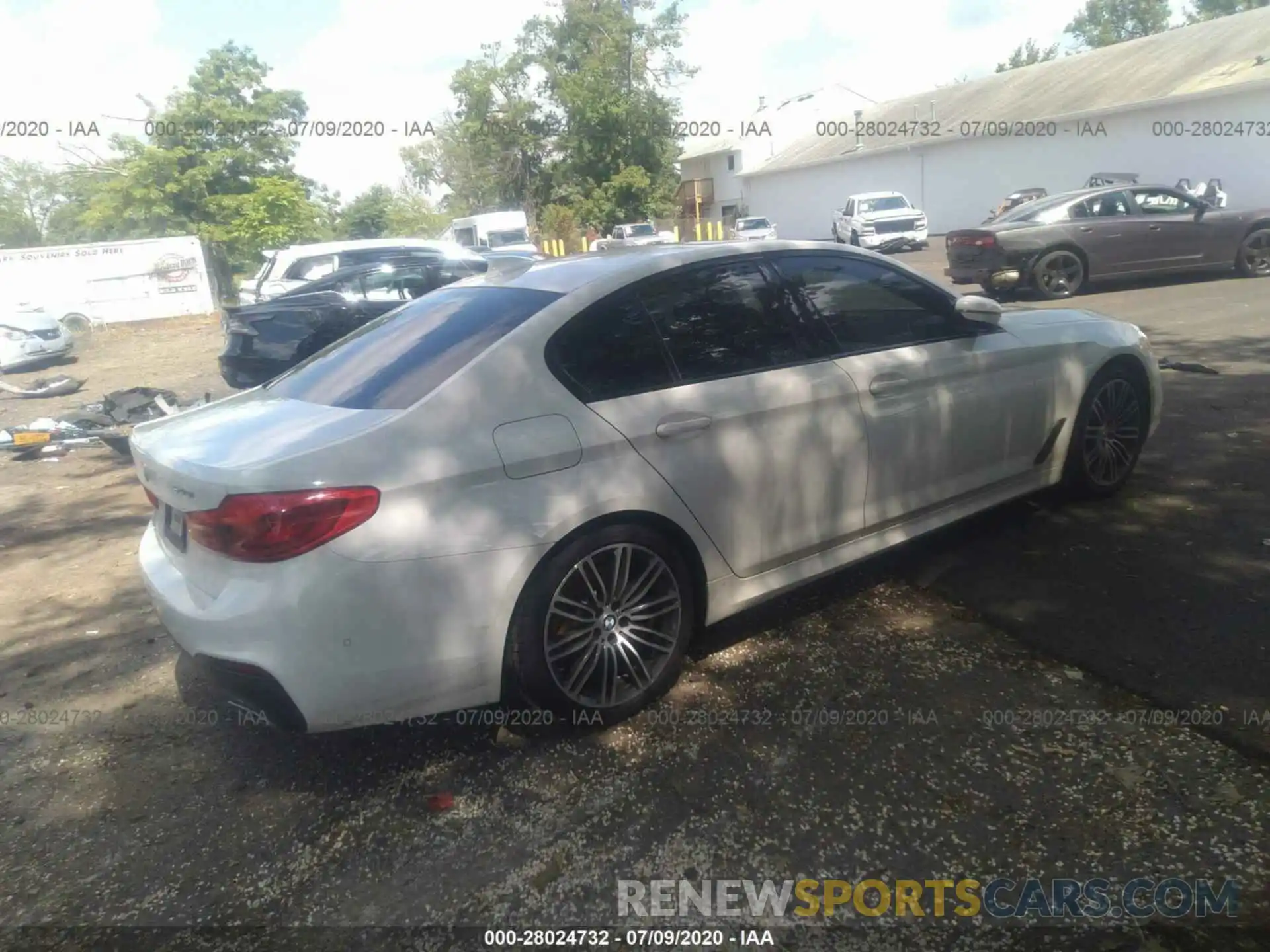 4 Photograph of a damaged car WBAJE7C59KWD55867 BMW 5 SERIES 2019