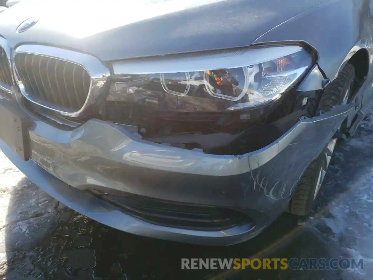 9 Photograph of a damaged car WBAJE7C5XKG892903 BMW 5 SERIES 2019