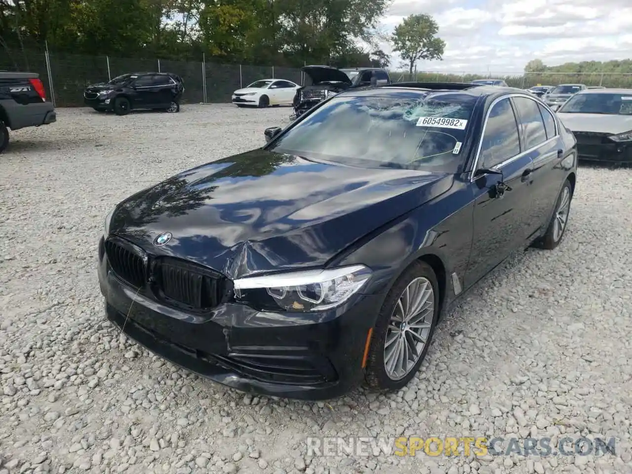 2 Фотография поврежденного автомобиля WBAJE7C5XKWD55358 BMW 5 SERIES 2019