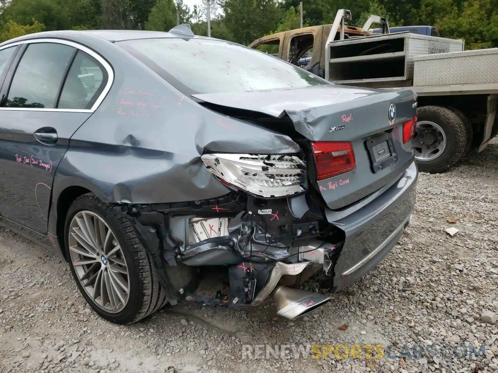 9 Photograph of a damaged car WBAJE7C5XKWW05016 BMW 5 SERIES 2019