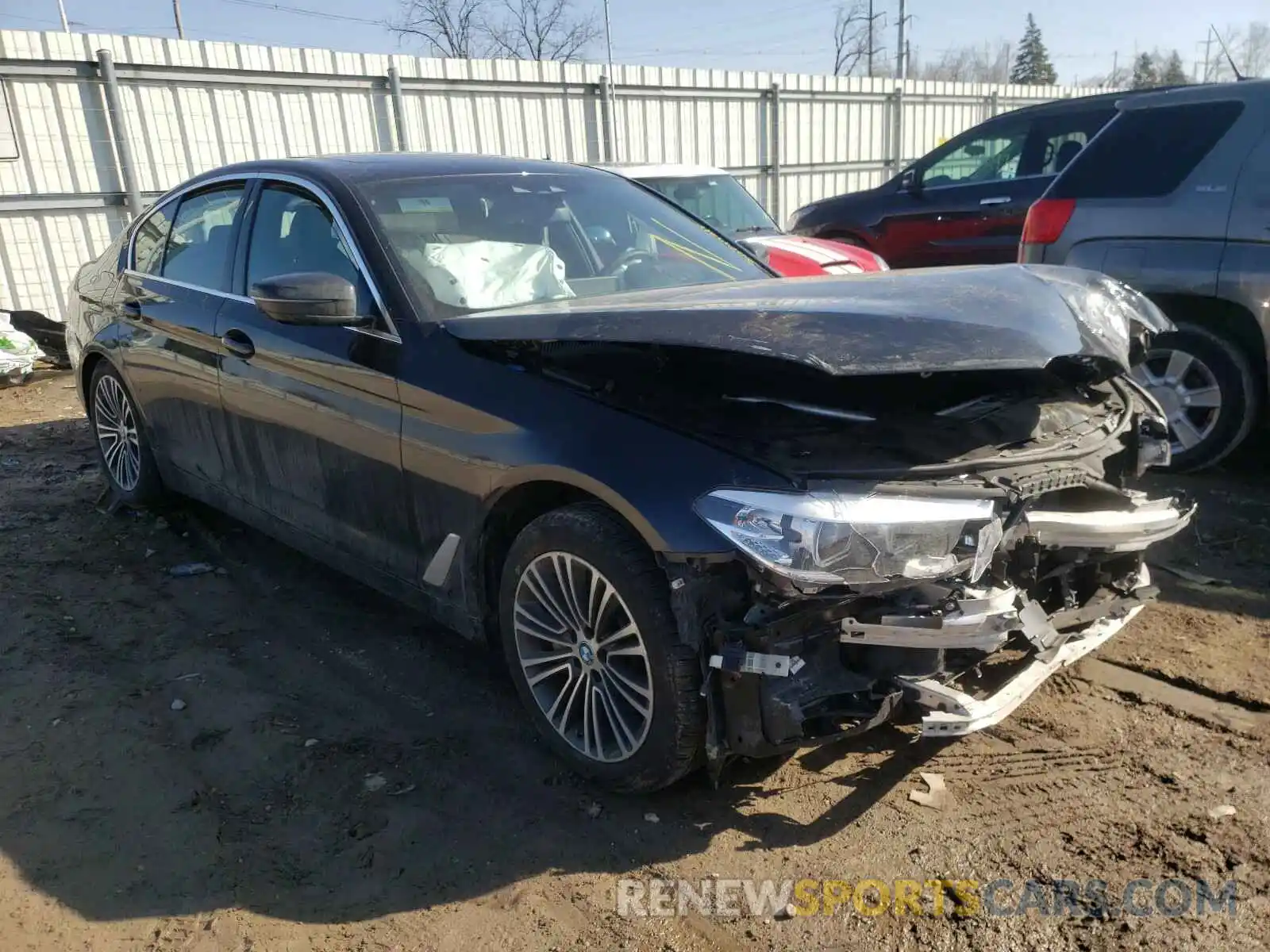 1 Фотография поврежденного автомобиля WBAJE7C5XKWW10832 BMW 5 SERIES 2019