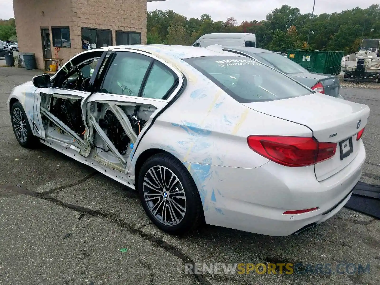 3 Photograph of a damaged car WBAJE7C5XKWW33415 BMW 5 SERIES 2019