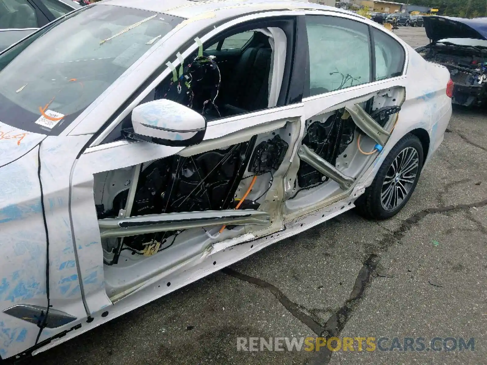 9 Photograph of a damaged car WBAJE7C5XKWW33415 BMW 5 SERIES 2019