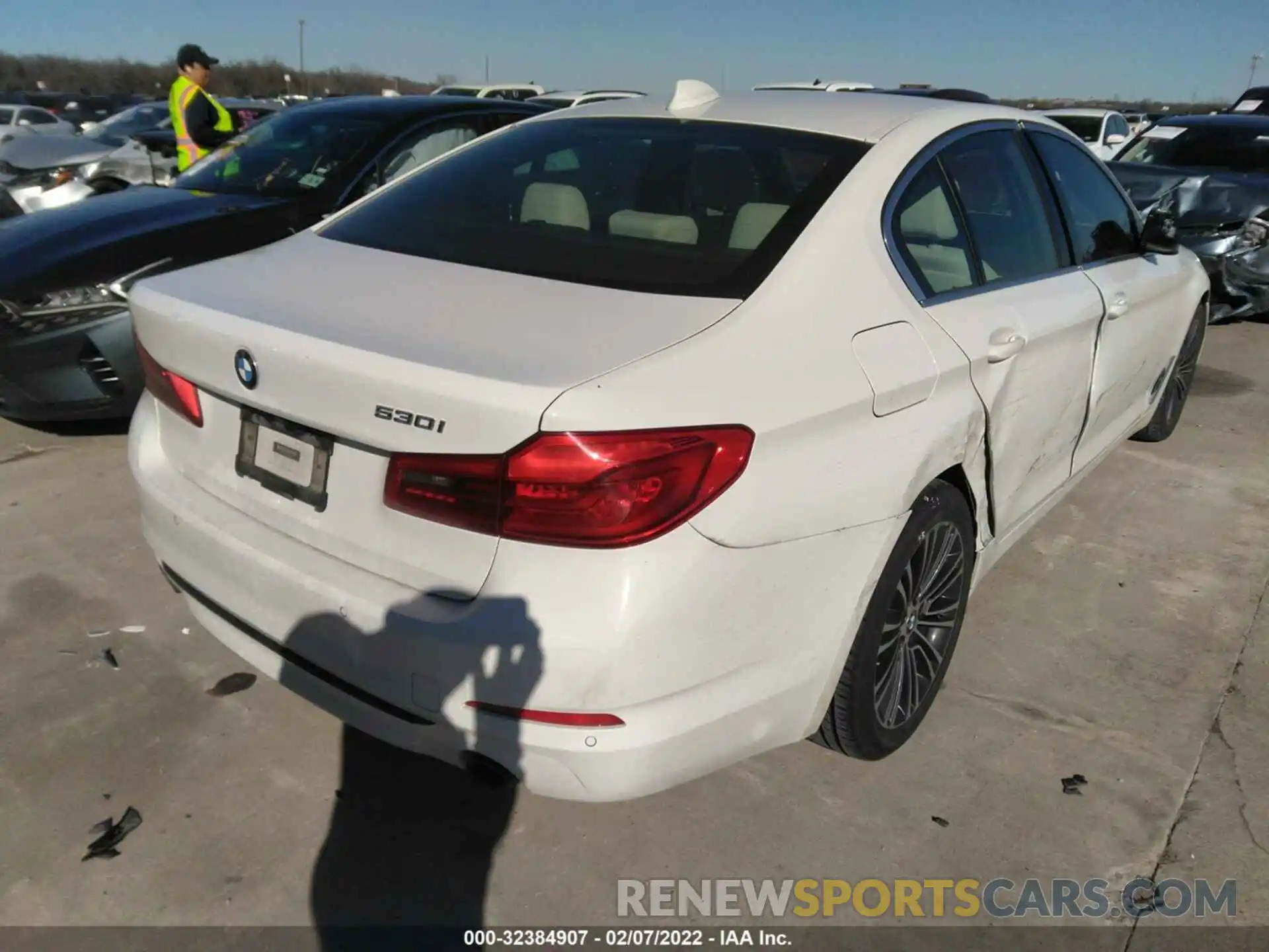 4 Photograph of a damaged car WBAJR3C01LWW59663 BMW 5 SERIES 2020