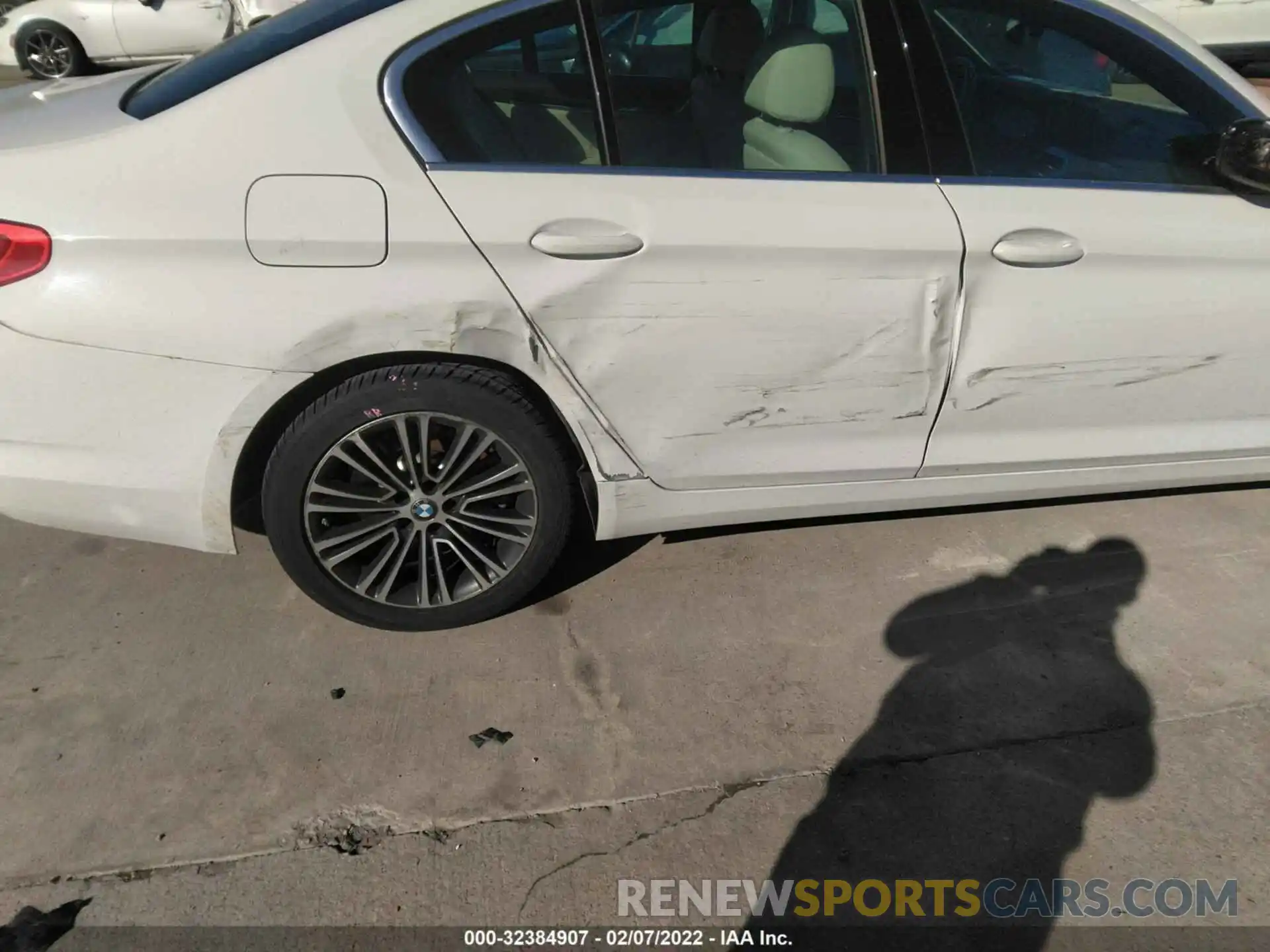 6 Photograph of a damaged car WBAJR3C01LWW59663 BMW 5 SERIES 2020