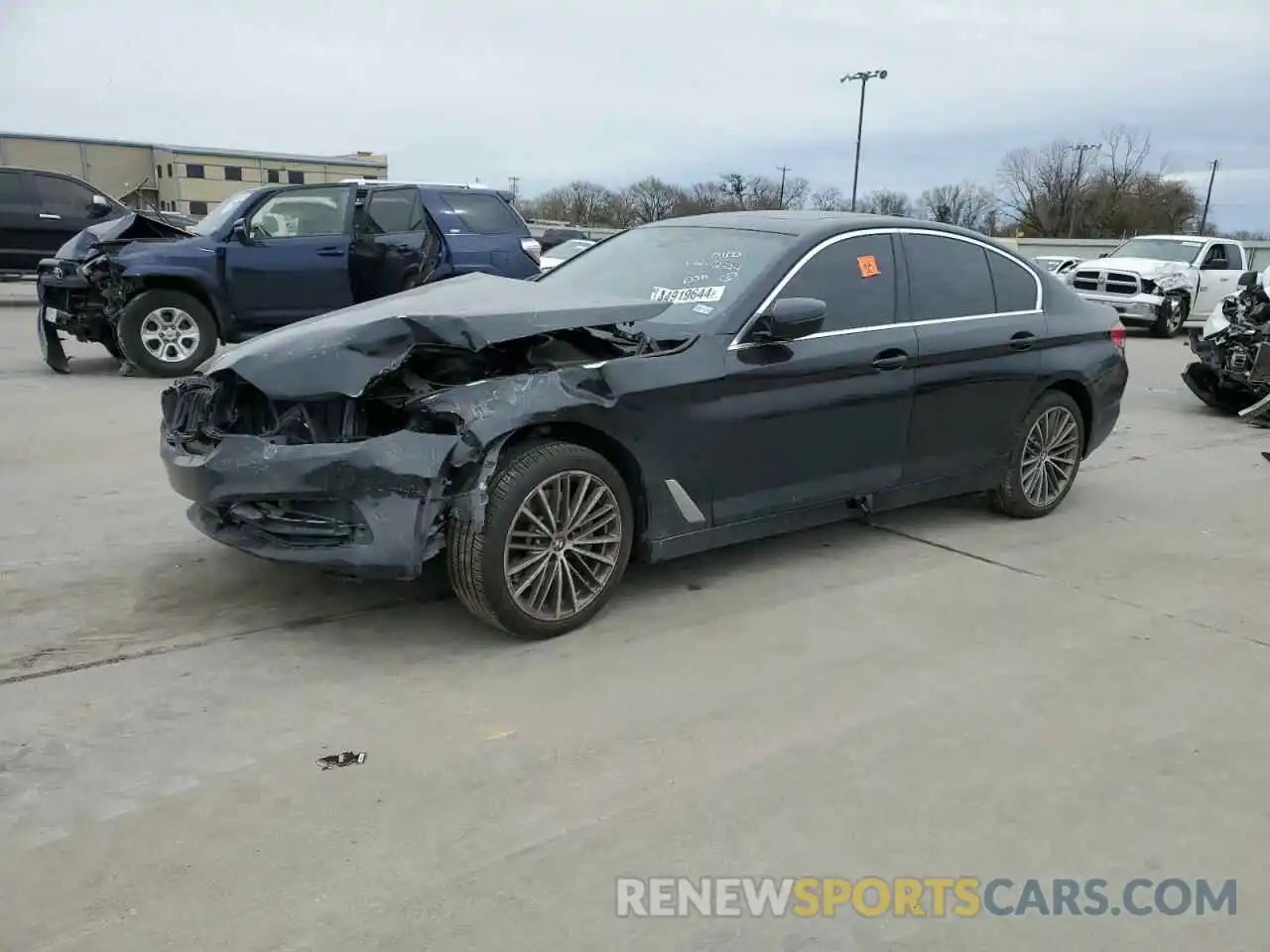1 Фотография поврежденного автомобиля WBAJR3C02LWW68498 BMW 5 SERIES 2020