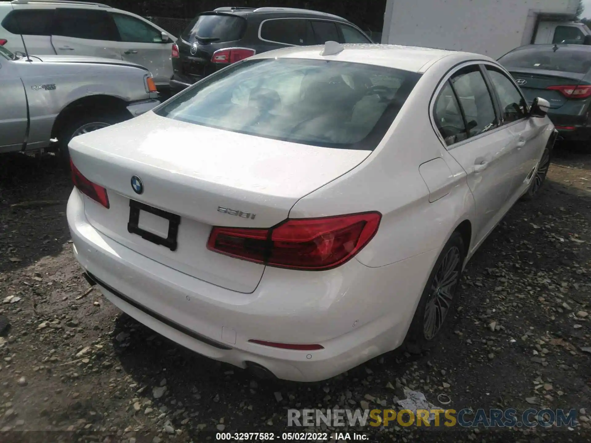 4 Photograph of a damaged car WBAJR3C06LWW68388 BMW 5 SERIES 2020