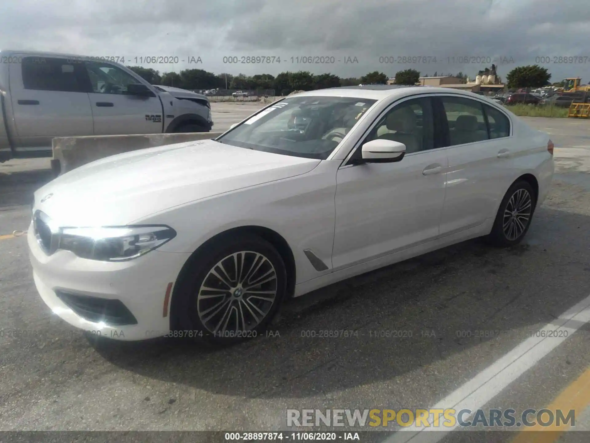 2 Photograph of a damaged car WBAJR3C07LWW64284 BMW 5 SERIES 2020