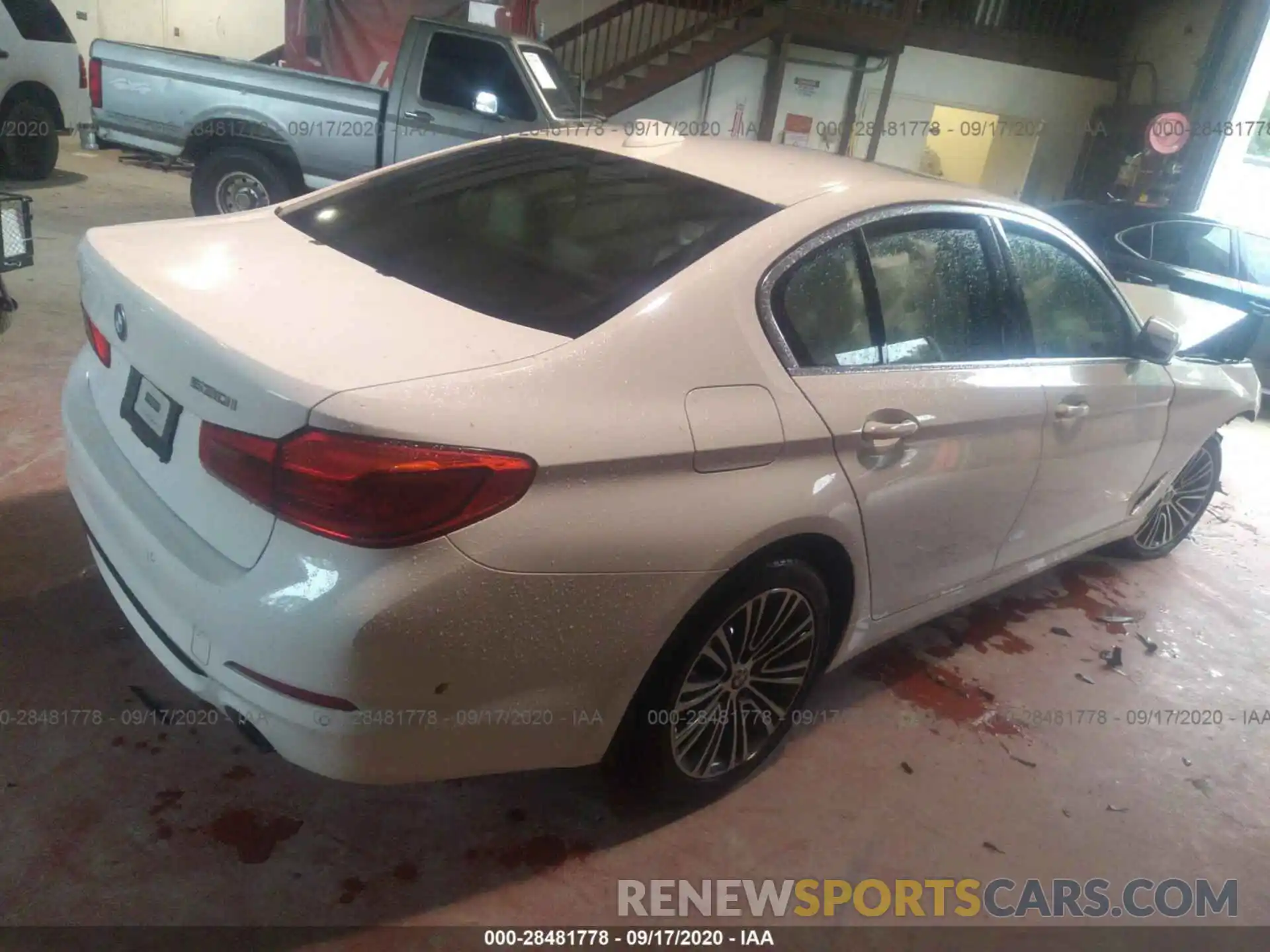 4 Фотография поврежденного автомобиля WBAJR3C0XLCD02700 BMW 5 SERIES 2020