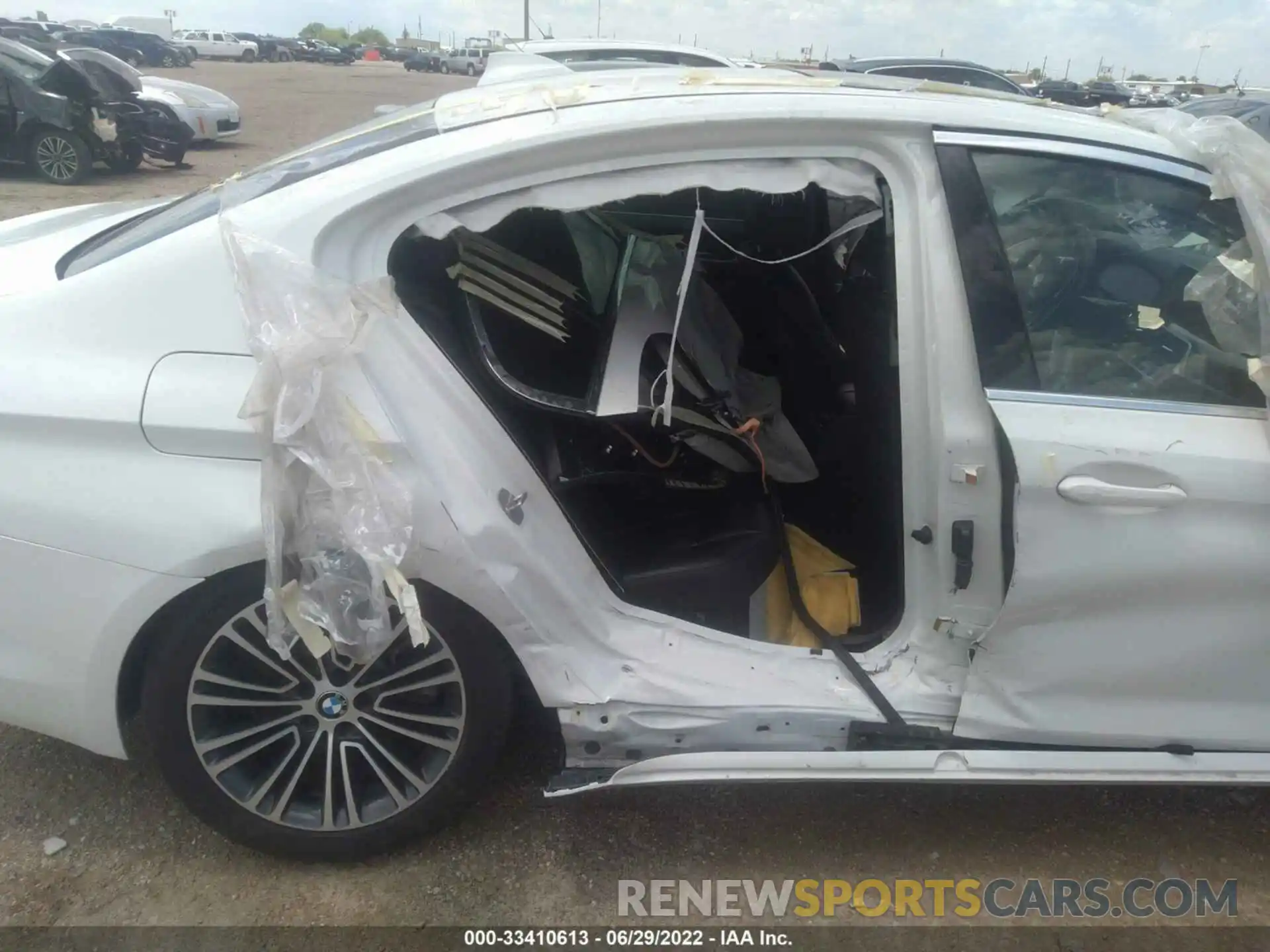 6 Photograph of a damaged car WBAJR3C0XLWW59063 BMW 5 SERIES 2020