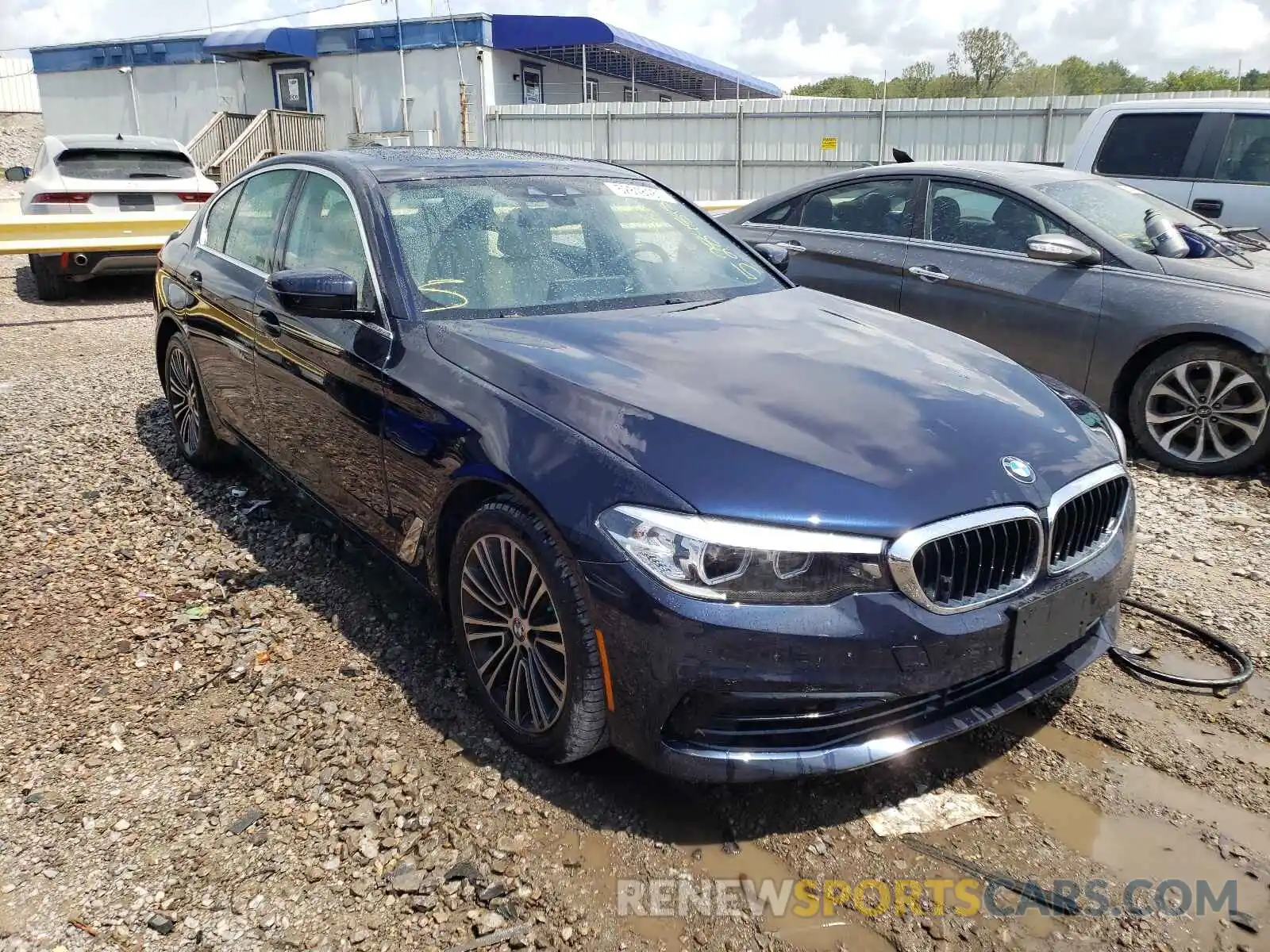 1 Фотография поврежденного автомобиля WBAJR7C02LWW68900 BMW 5 SERIES 2020