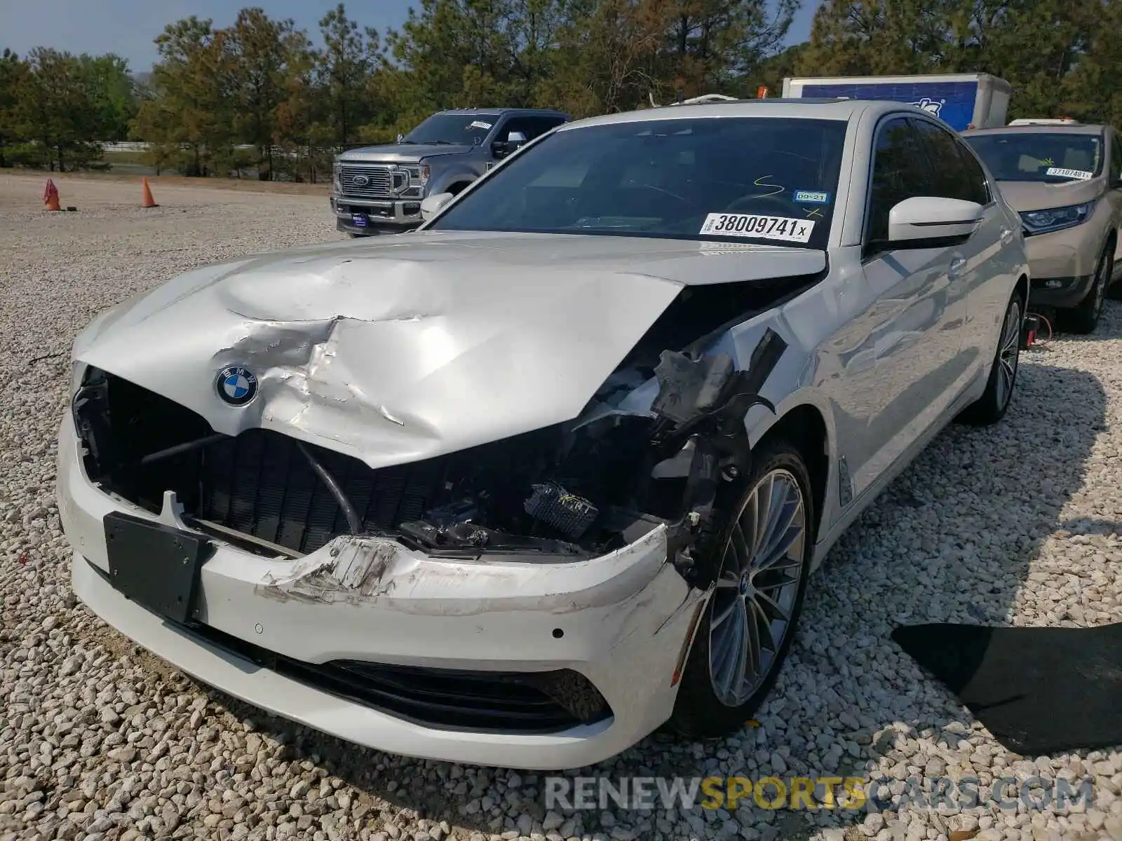 2 Фотография поврежденного автомобиля WBAJR7C08LCD26095 BMW 5 SERIES 2020