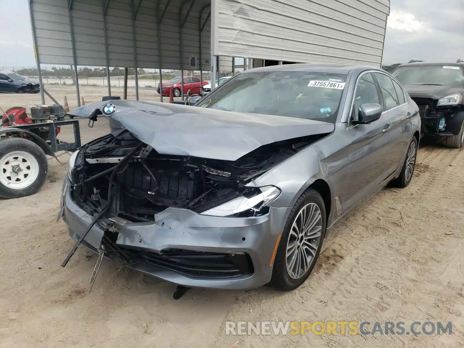 2 Фотография поврежденного автомобиля WBAJR7C08LCD78732 BMW 5 SERIES 2020