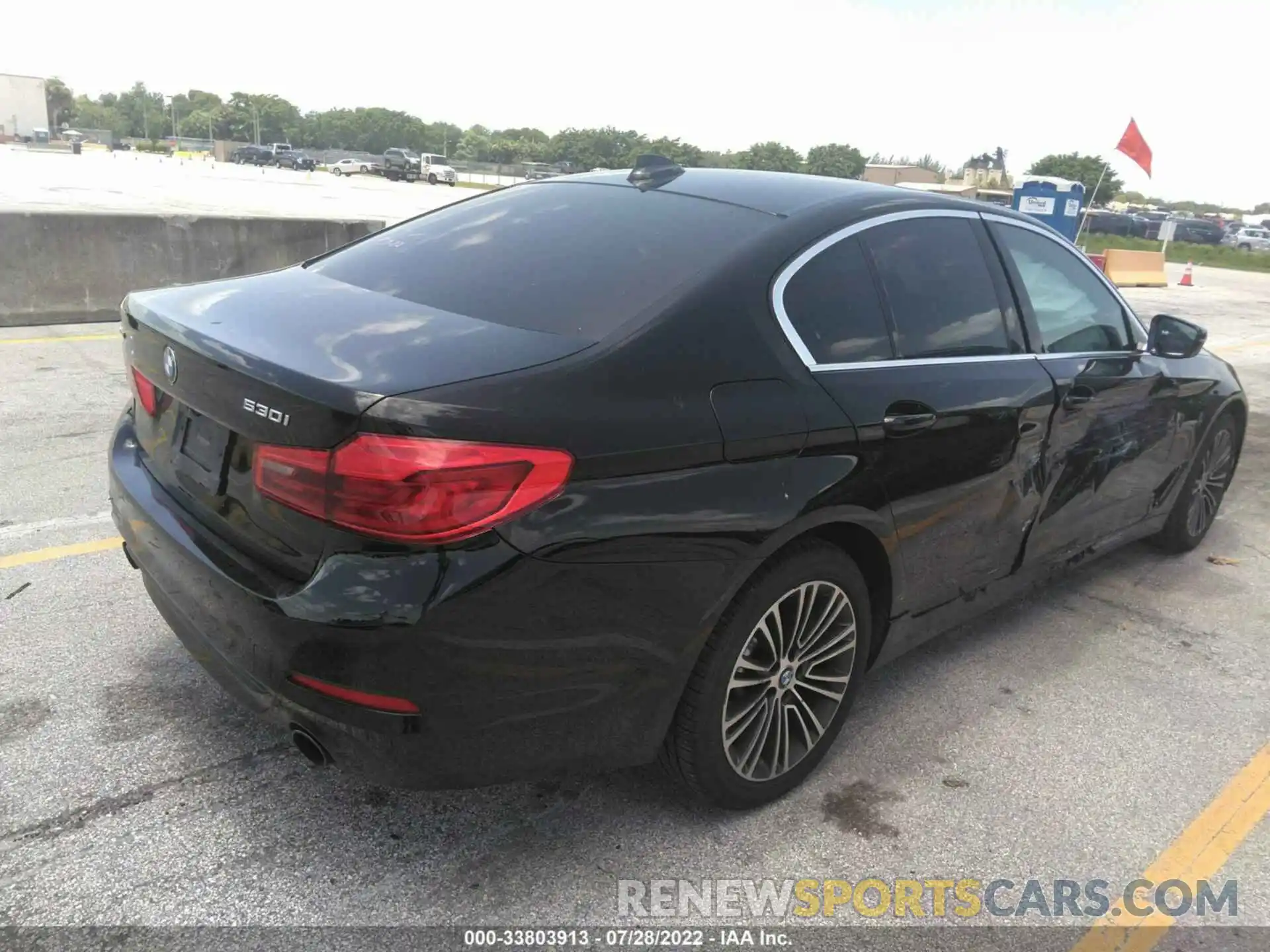 4 Photograph of a damaged car WBAJR7C08LWW64852 BMW 5 SERIES 2020