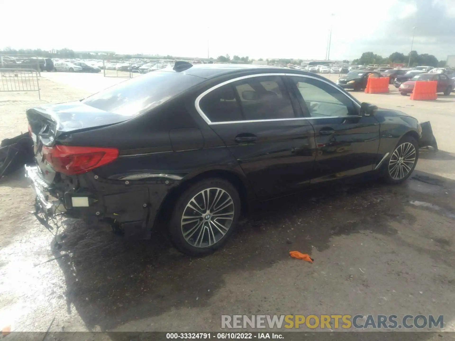 4 Photograph of a damaged car WBAJS1C01LWW71305 BMW 5 SERIES 2020