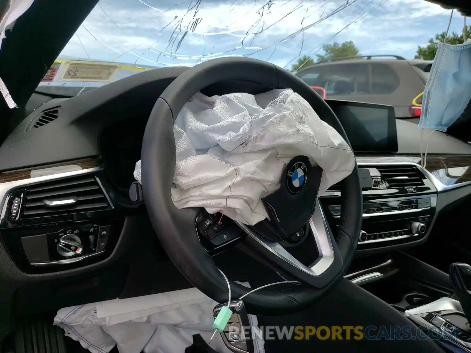 9 Photograph of a damaged car WBAJS3C00LWW65989 BMW 5 SERIES 2020