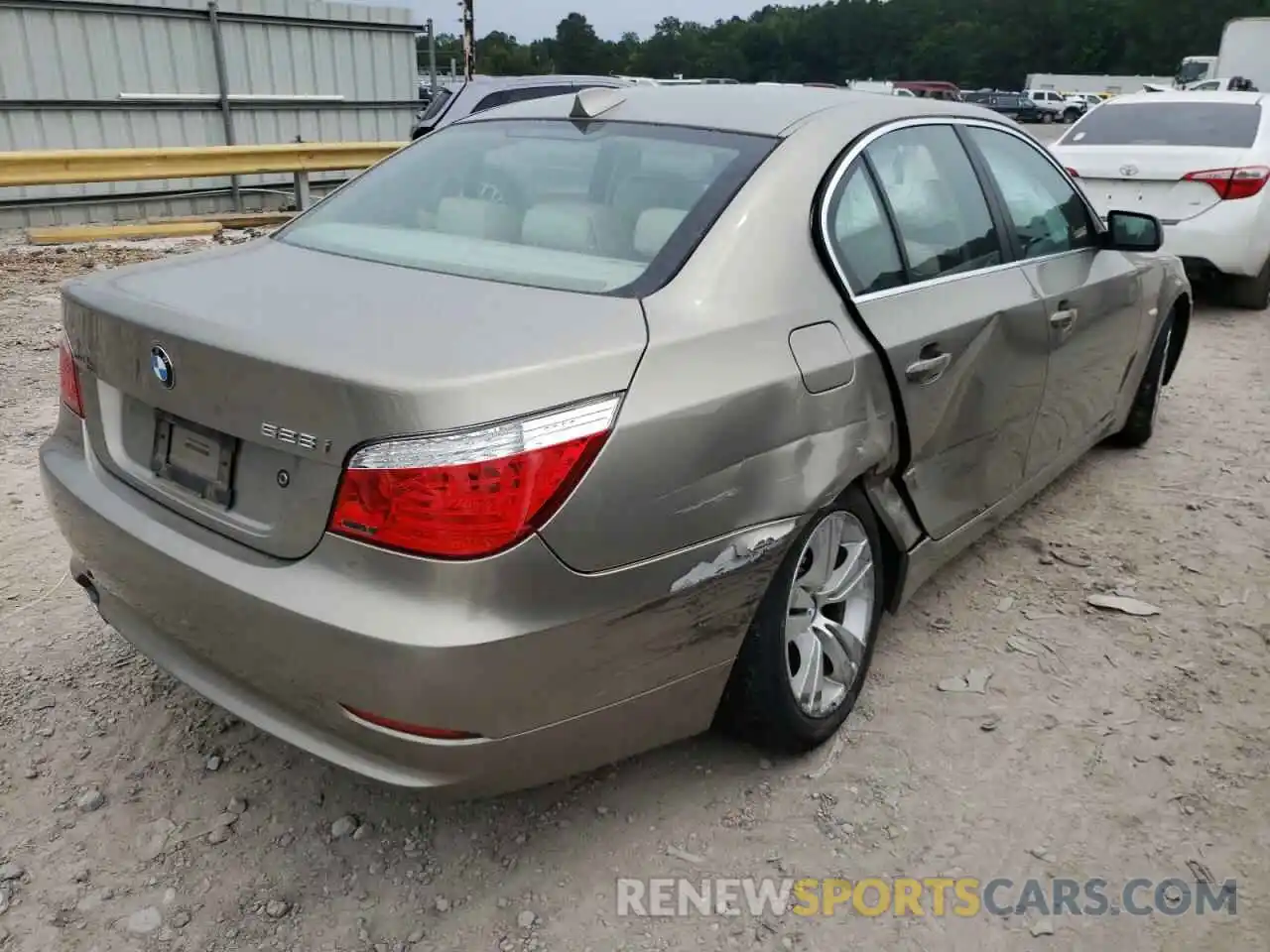 4 Photograph of a damaged car WBANU535X9C121366 BMW 5 SERIES 2020